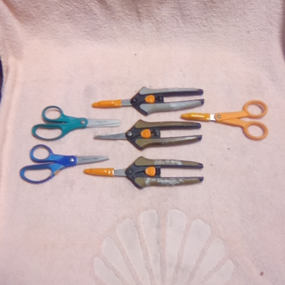 Fiskars scissors (x6)